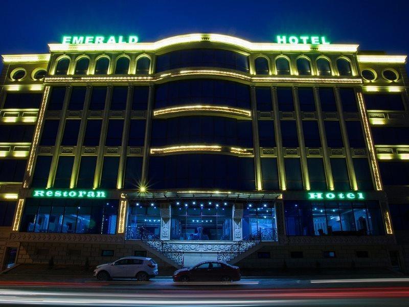 होटल Emerald 3*