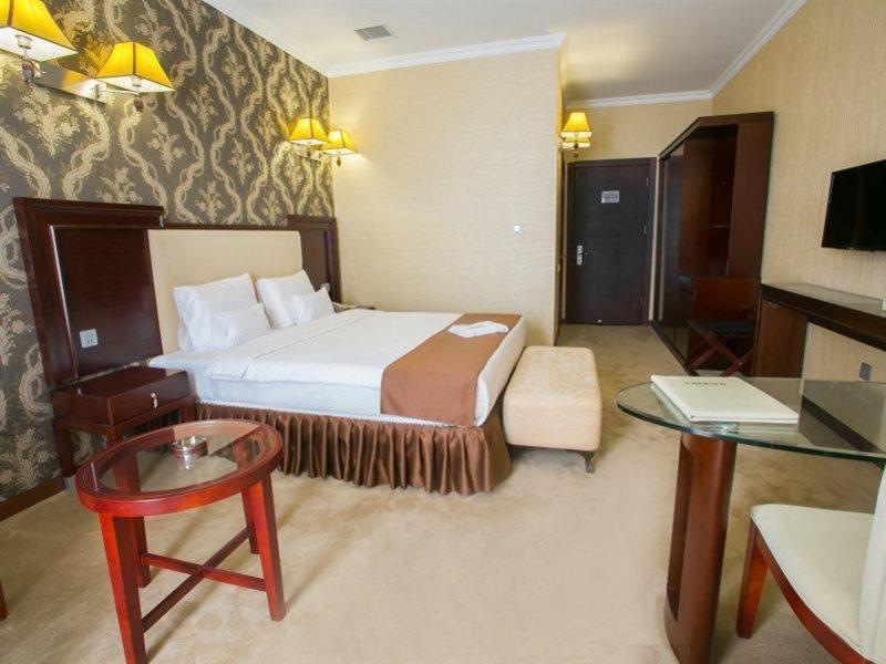 فندق Emerald 3*